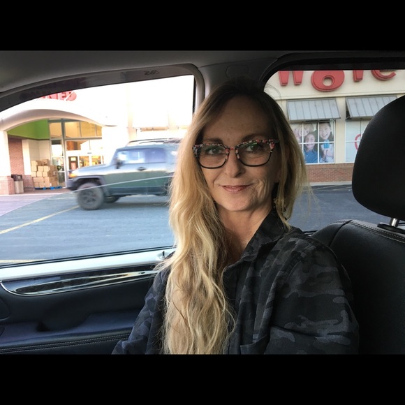 Meet your Posher, Cathy - Picture 4 of 6